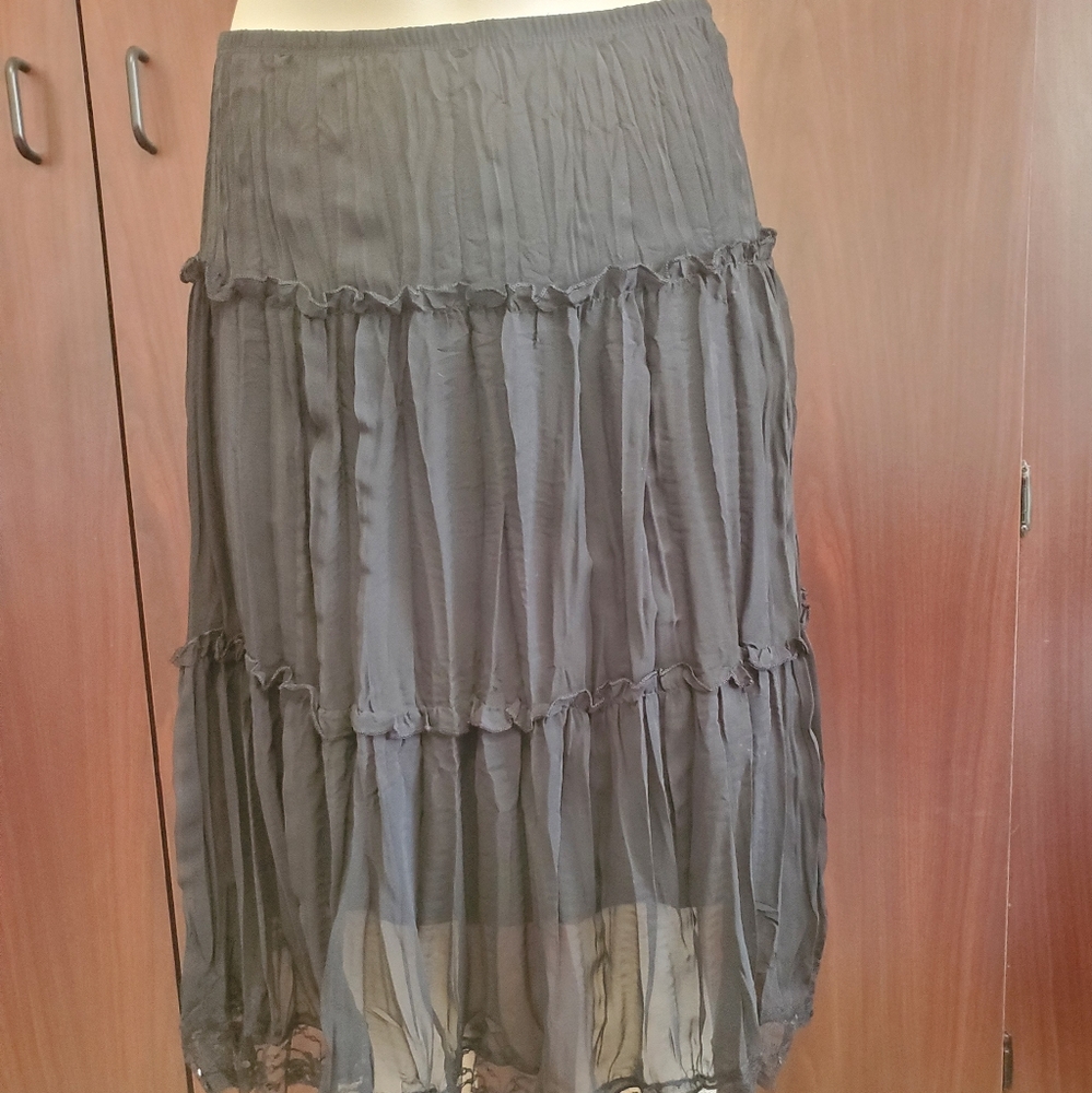 Beautiful Light Weight Loose Pleated Black Midi Skirt